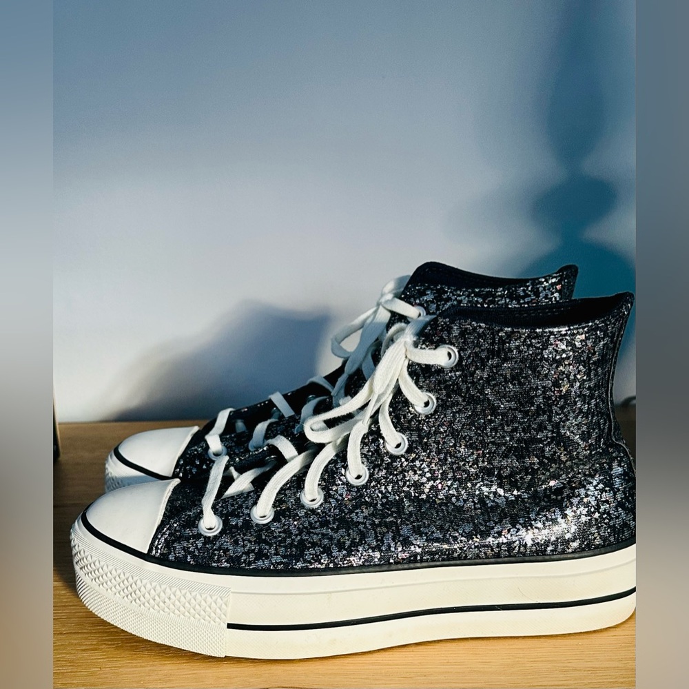 Converse ”Into the Void” high top sneakers